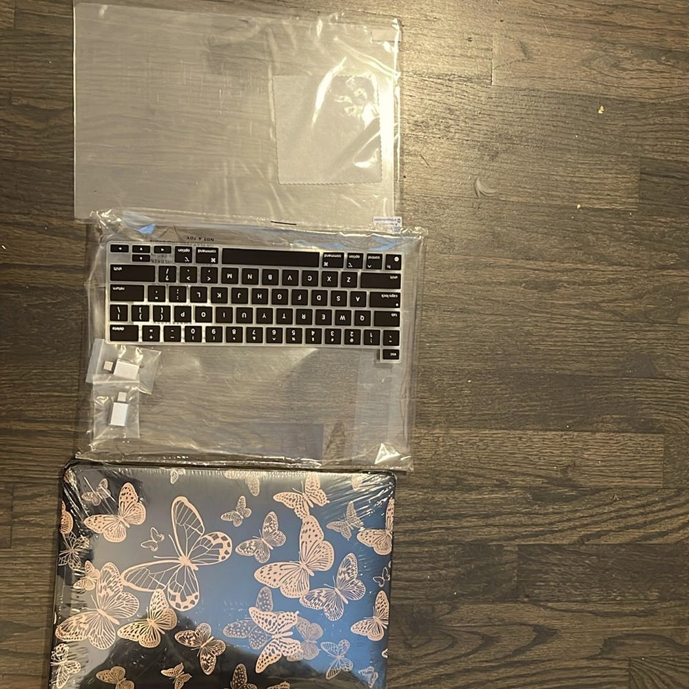 MacBook Pro 12” cover, screen protector, 2adapters
